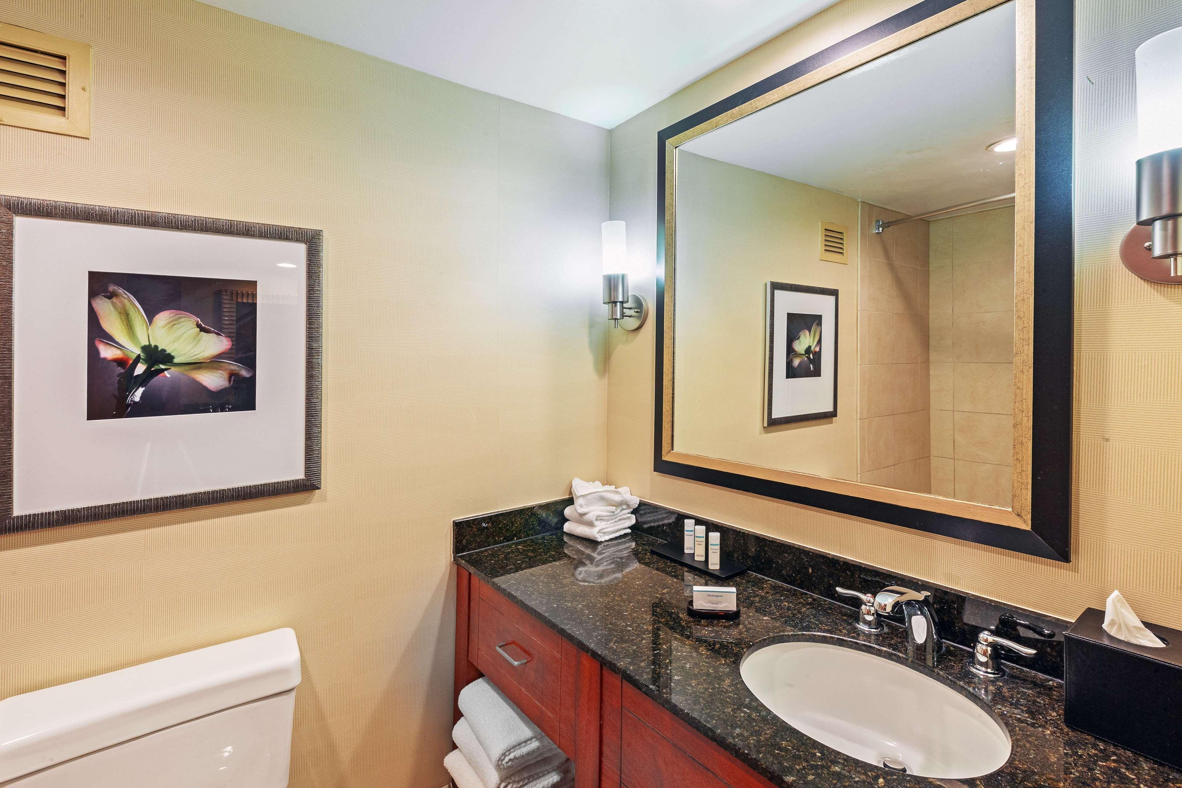 Embassy Suites By Hilton Greensboro Airport Экстерьер фото
