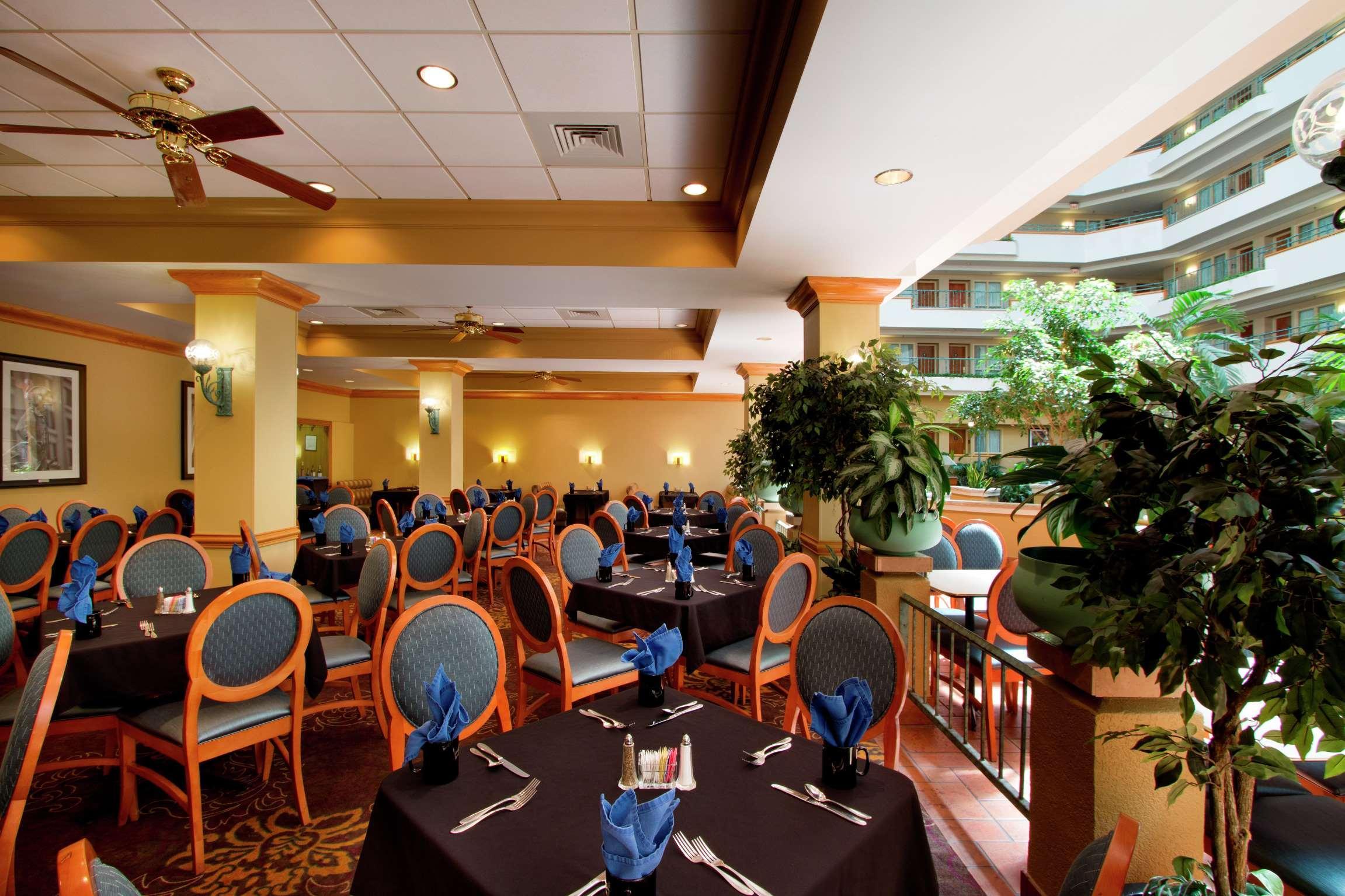 Embassy Suites By Hilton Greensboro Airport Экстерьер фото