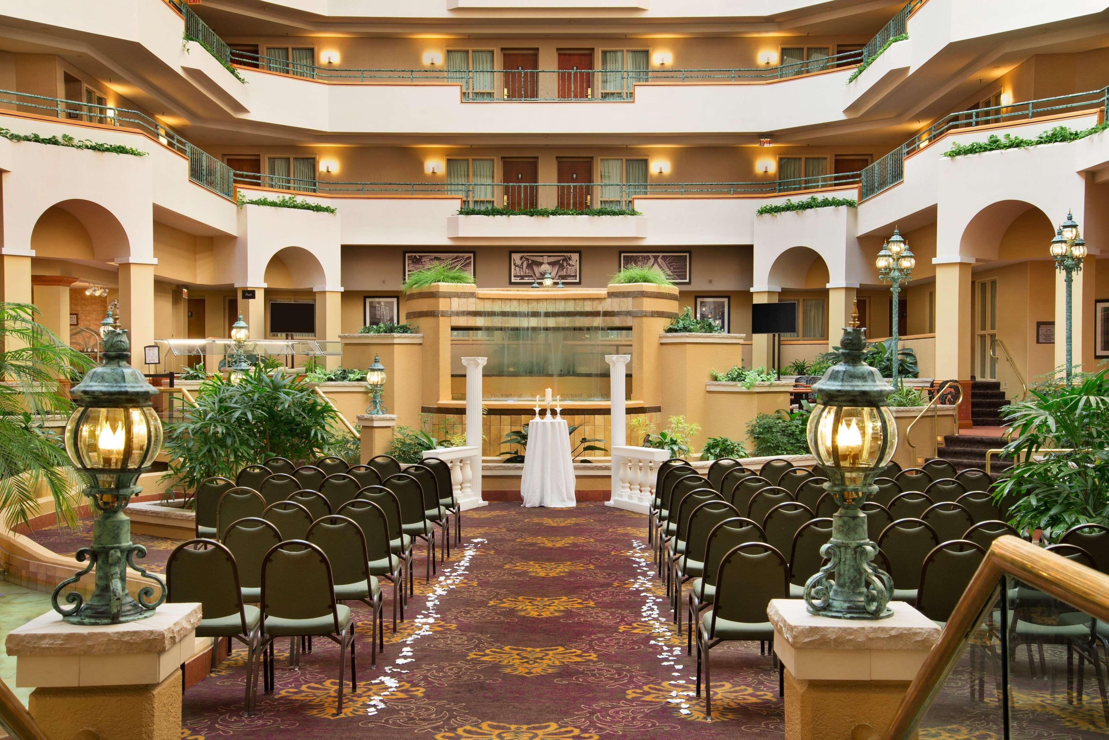 Embassy Suites By Hilton Greensboro Airport Экстерьер фото
