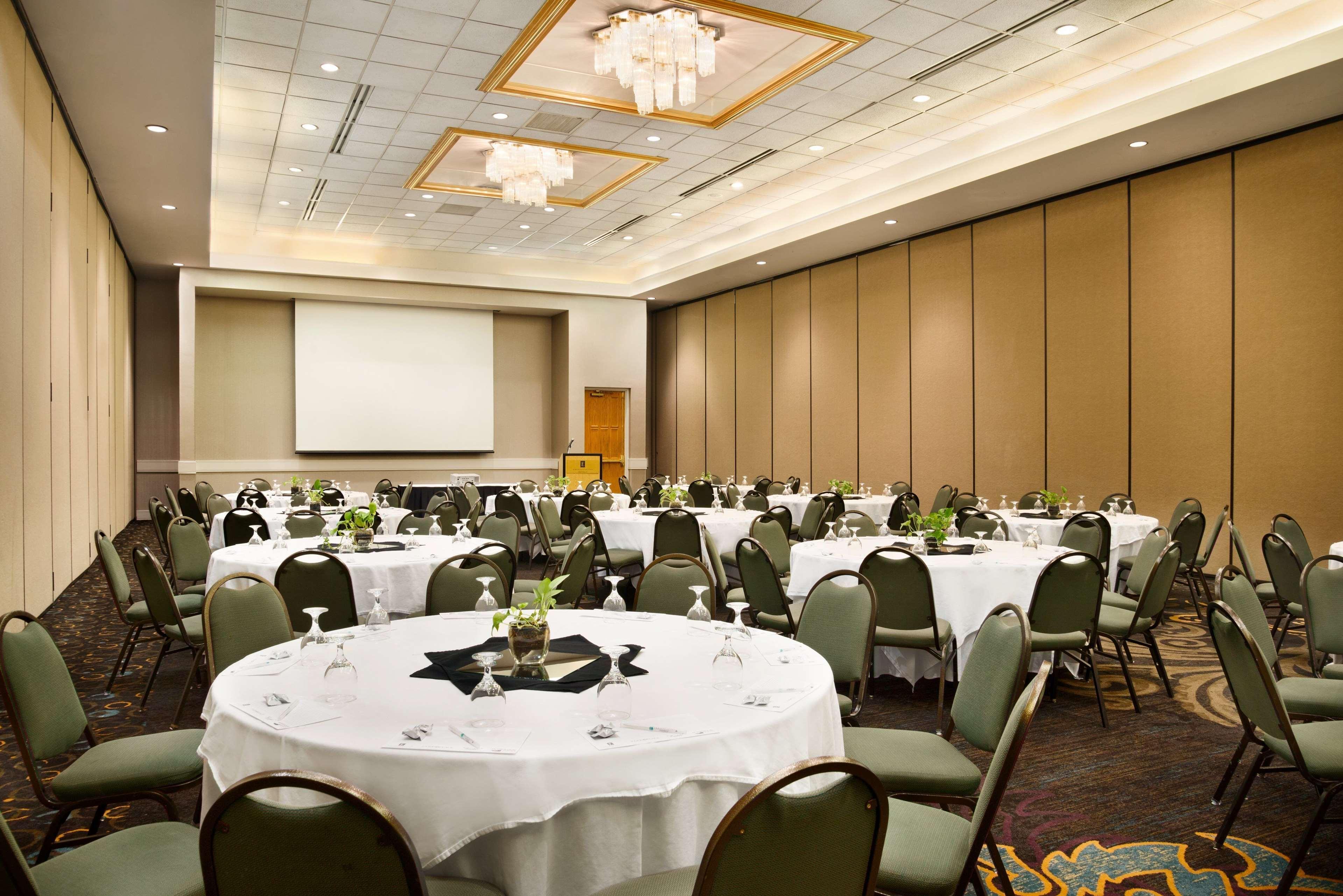 Embassy Suites By Hilton Greensboro Airport Экстерьер фото