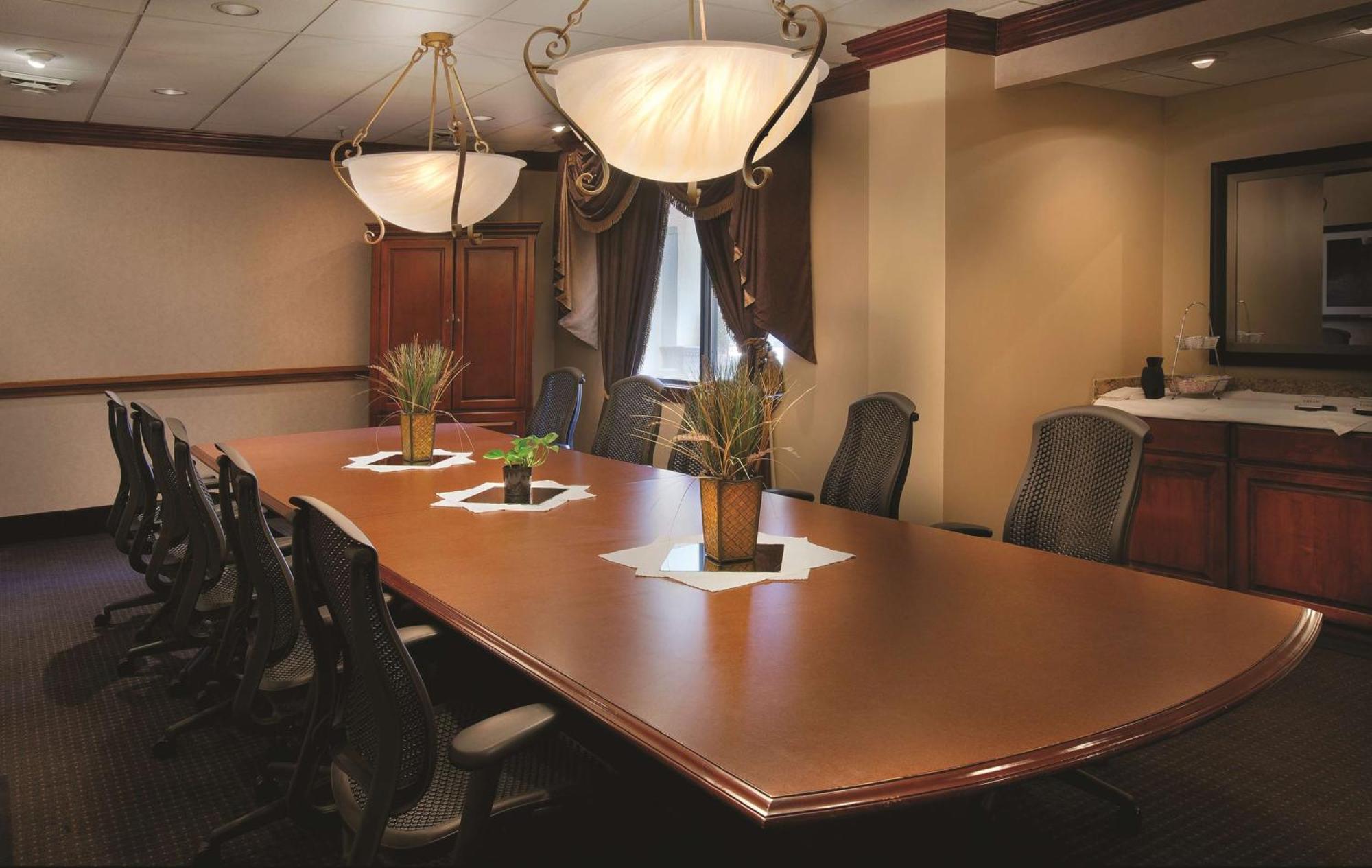 Embassy Suites By Hilton Greensboro Airport Экстерьер фото