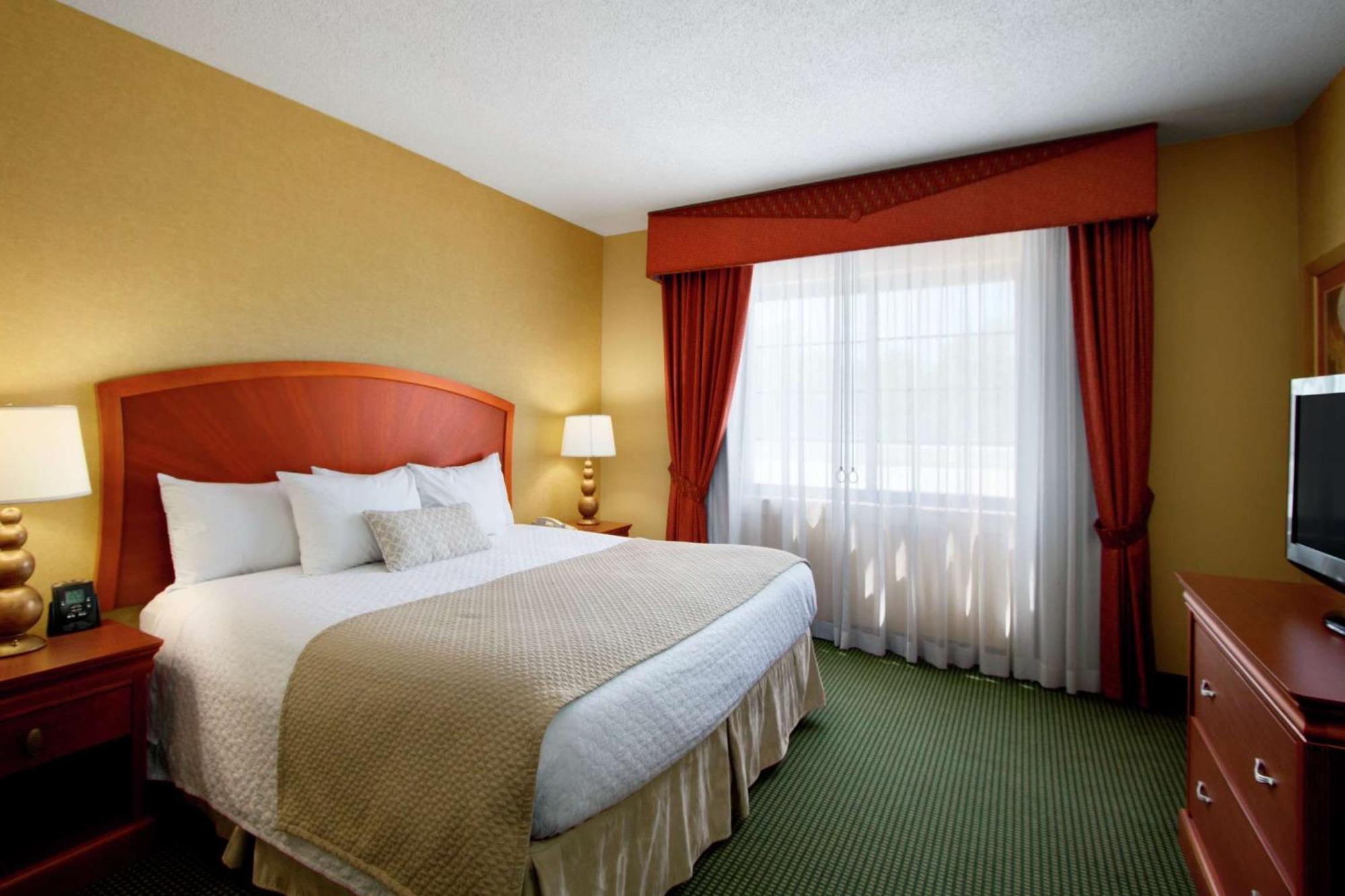 Embassy Suites By Hilton Greensboro Airport Экстерьер фото