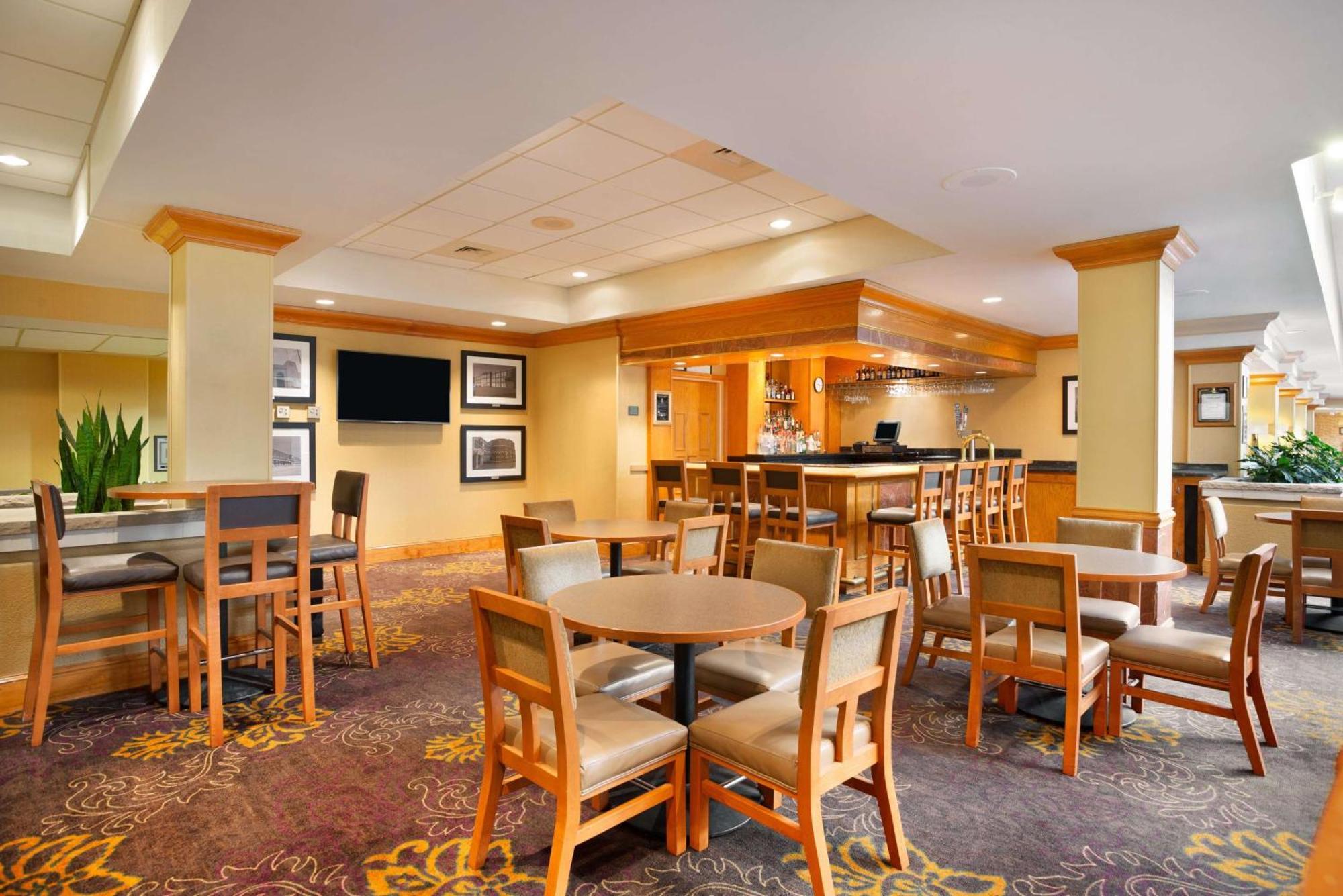 Embassy Suites By Hilton Greensboro Airport Экстерьер фото