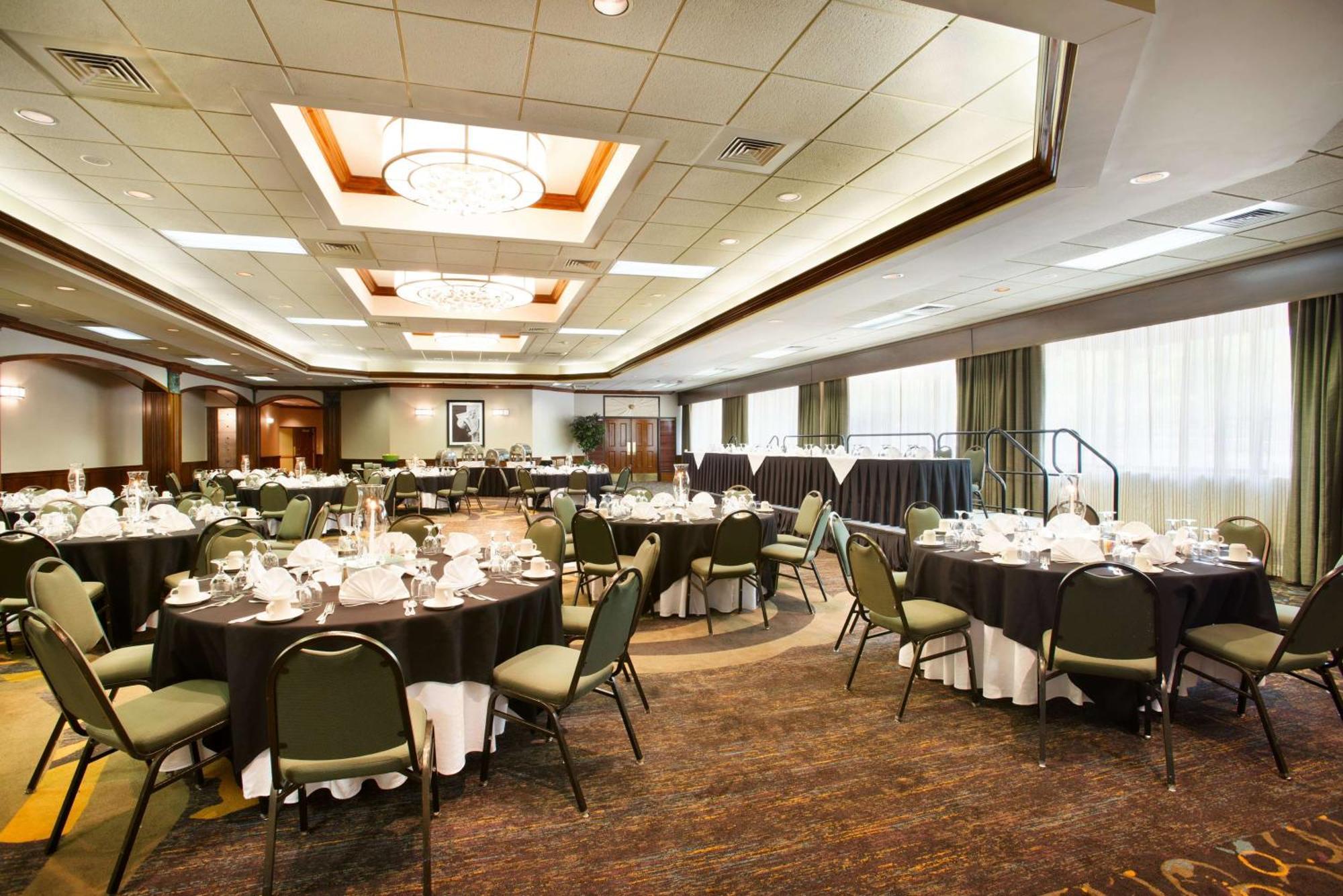 Embassy Suites By Hilton Greensboro Airport Экстерьер фото