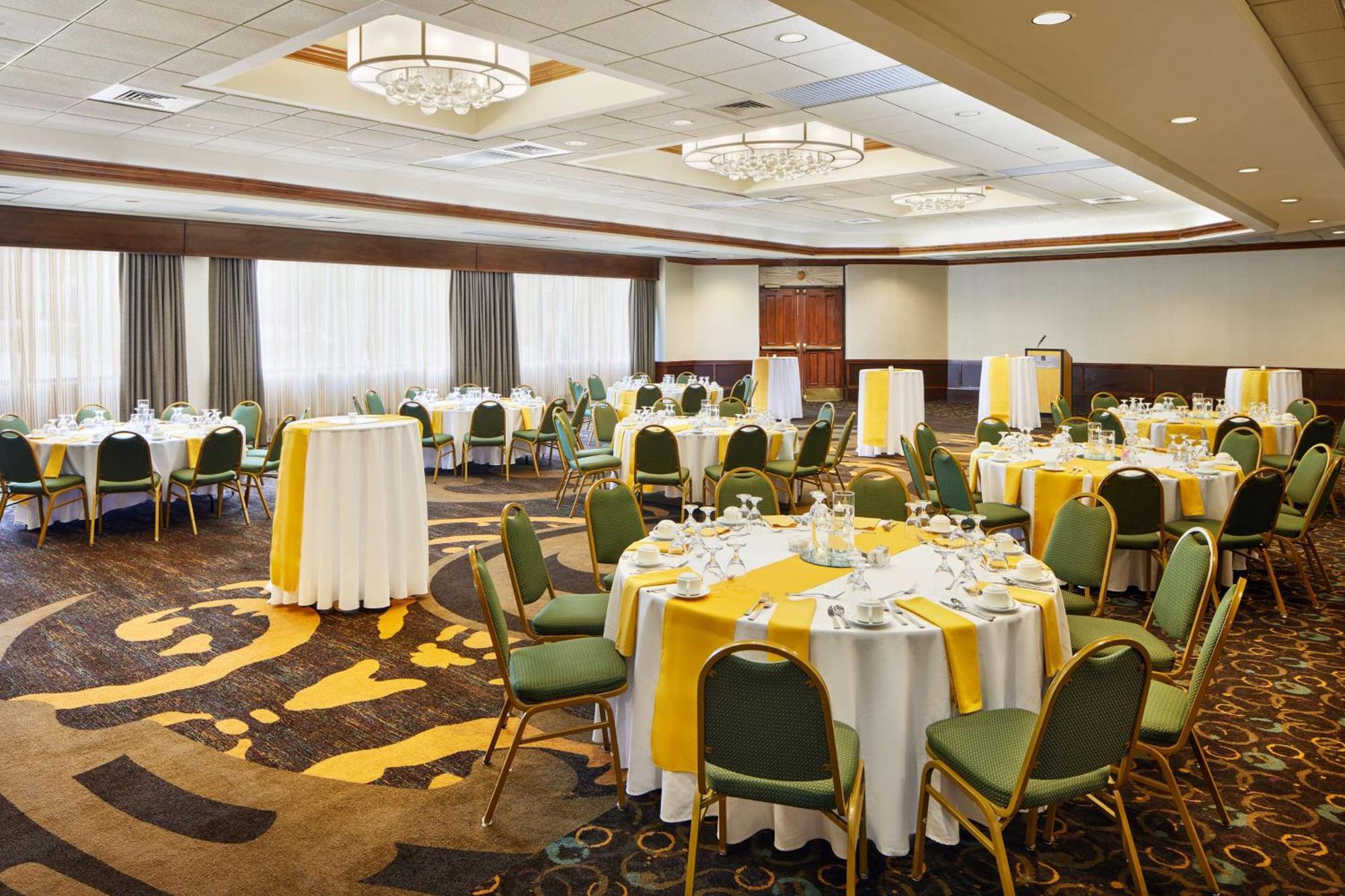 Embassy Suites By Hilton Greensboro Airport Экстерьер фото