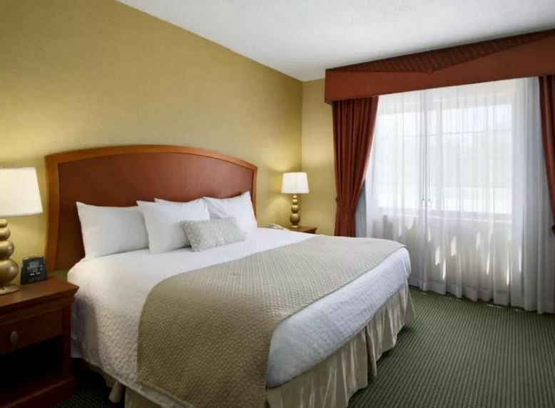 Embassy Suites By Hilton Greensboro Airport Экстерьер фото